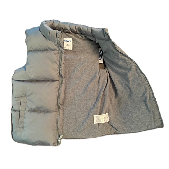 Old Navy Lined Puffer Vest - 5T - Picture 3 of 3